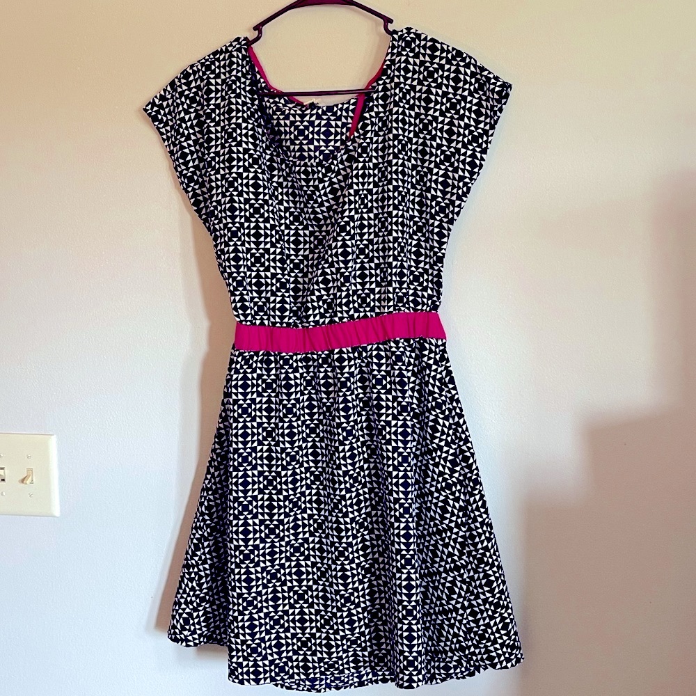 Roxy • geometric cut out skater dress pink black white
